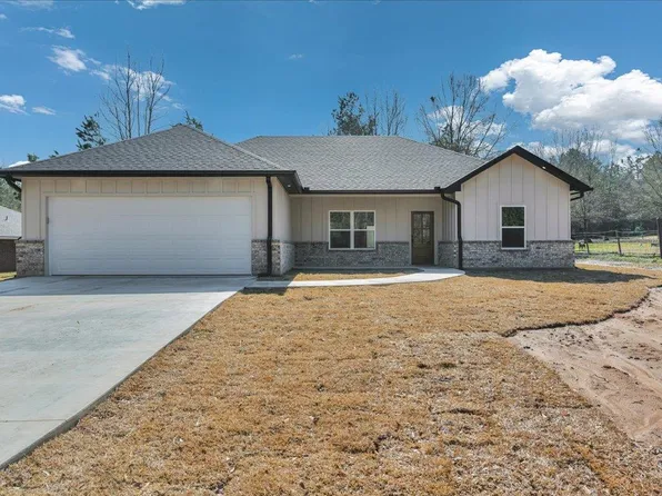 955 Whispering Pine Ln, Lufkin, TX 75901