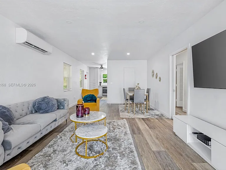 821 84th St — Photo 3