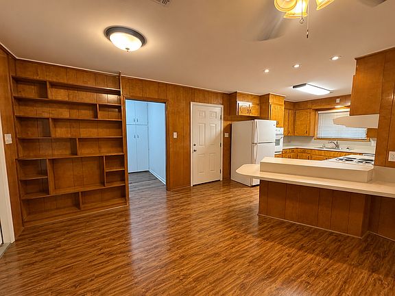 2nd image of 1833 Ray Ave