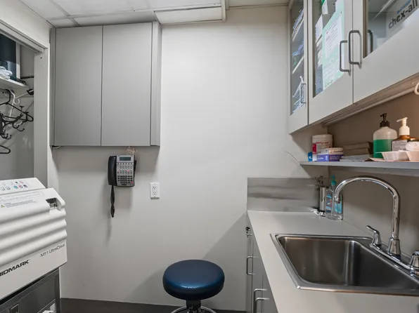 1010 5th Avenue image 19 of 23