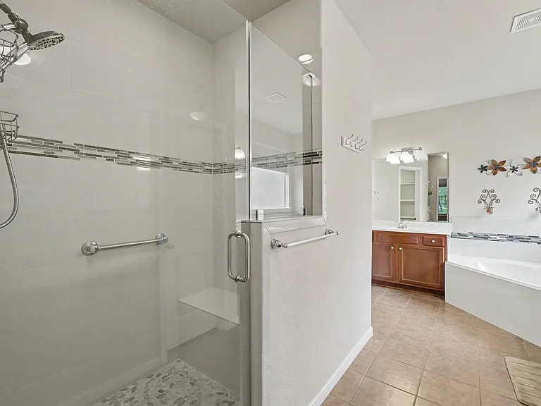 1912 Hill Manor Dr — Photo 15