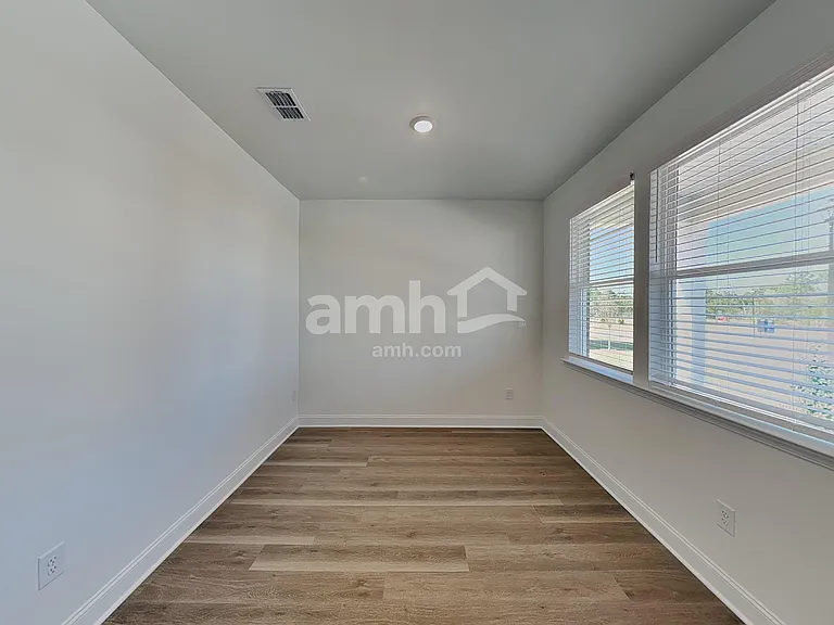 1409 Aquamarine Dr — Photo 7
