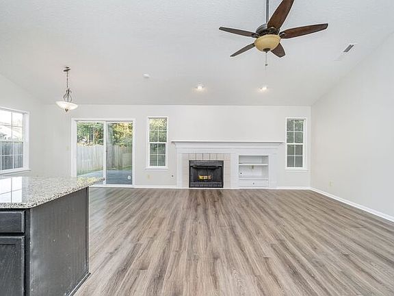 5th image of 10419 Bristlecone Dr