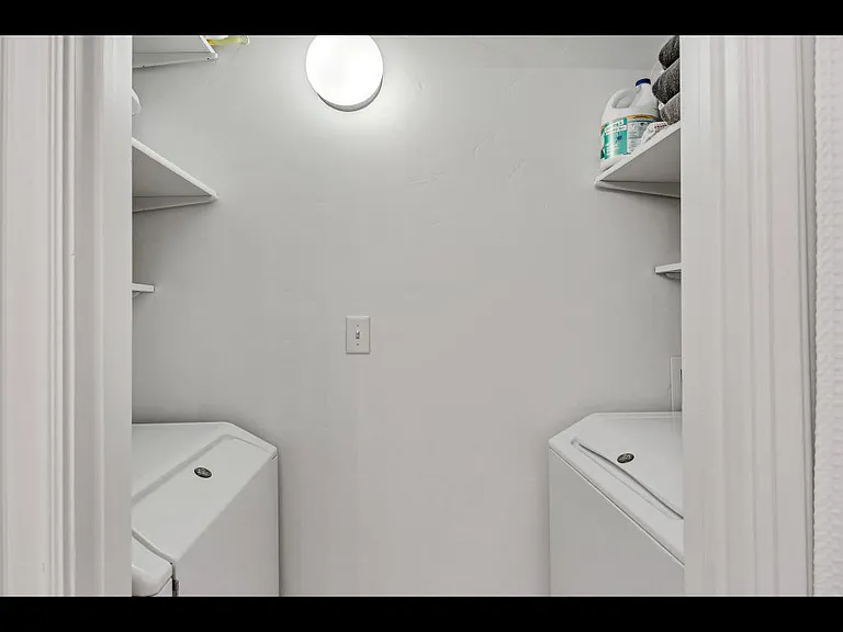 986 W 270 S #304 — Photo 14