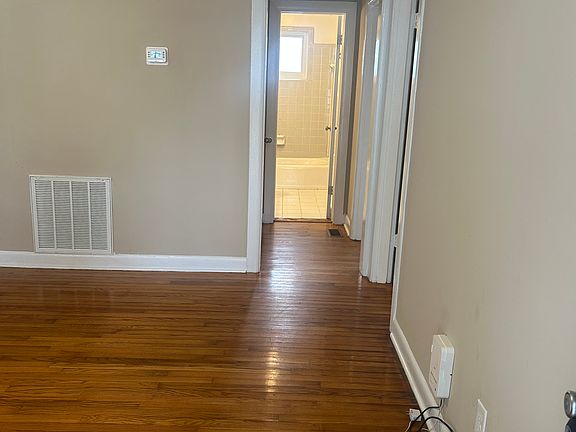 4th image of 514 E 1st St #5
