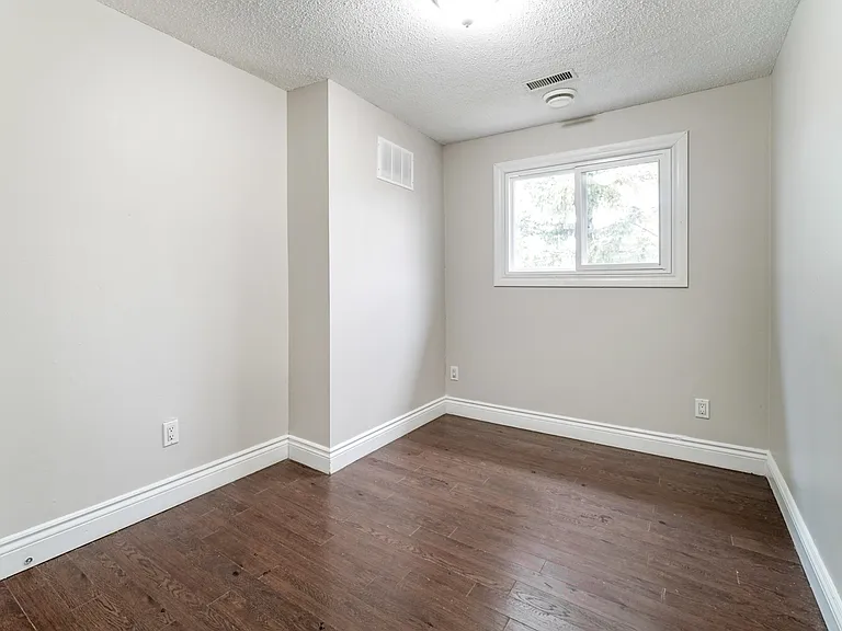 23 Harmony Rd S — Photo 15
