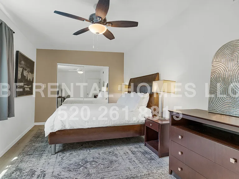 2319 E Helen St — Photo 16