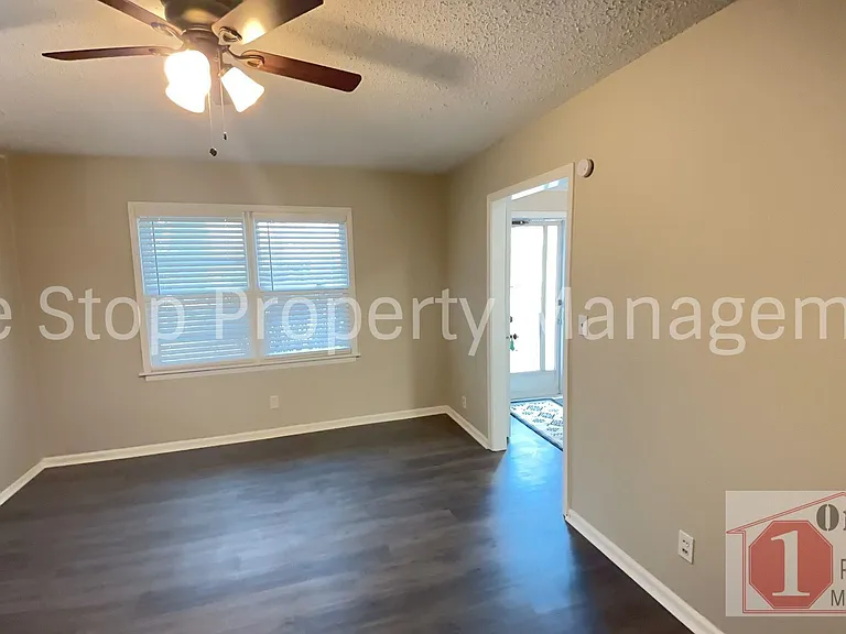 5714 NE 49th St — Photo 3