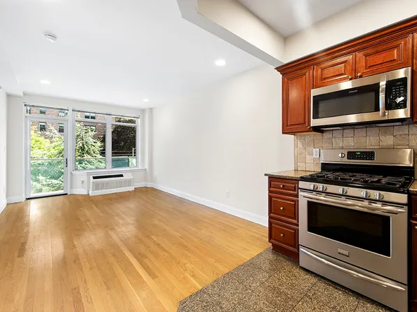 30-94 Crescent Street image 1 of 11