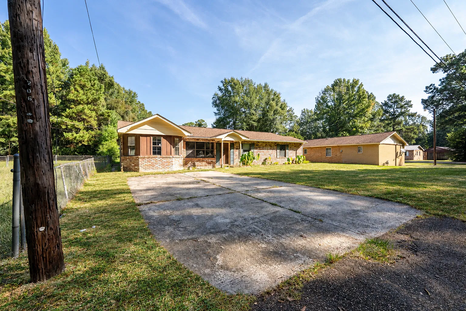204 Livingston Rd NE - 1 — Photo 1
