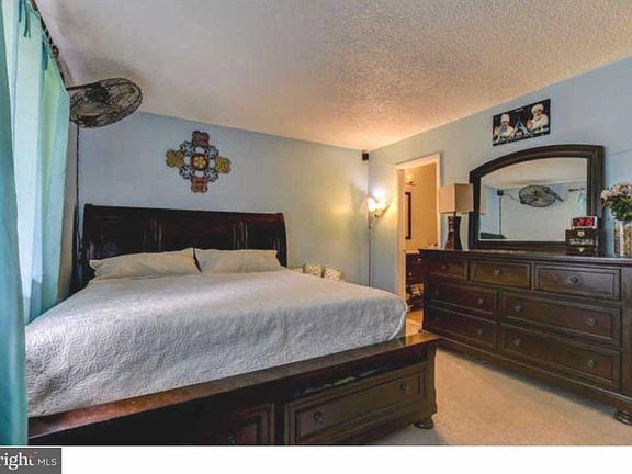 4th image of 32 Hampshire Dr