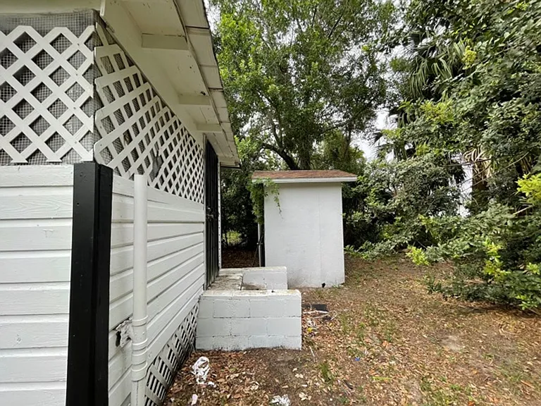 1703 McCarthy Ave — Photo 16