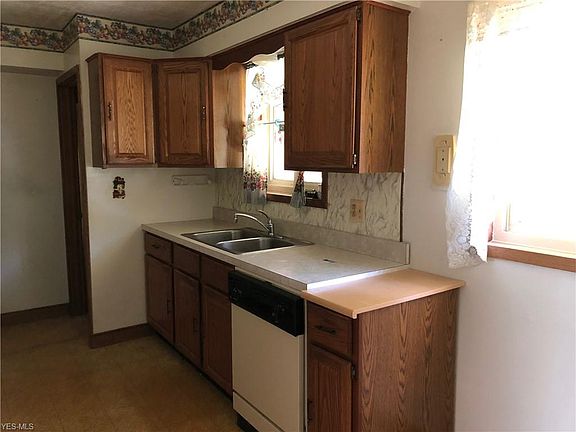 5th image of 1276 Warren Dr
