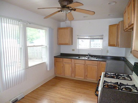 5th image of 3114 Sussex Ave