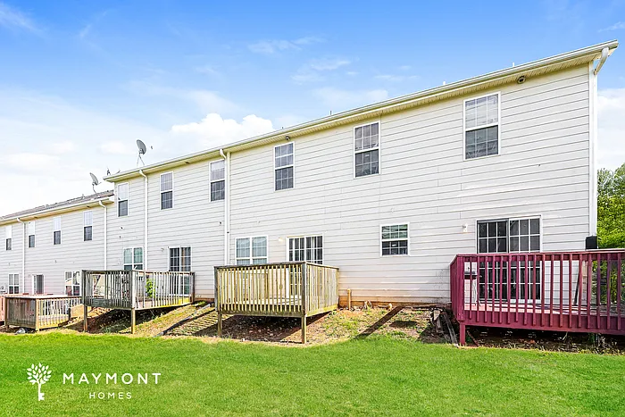 708 Georgetown Ln — Photo 3
