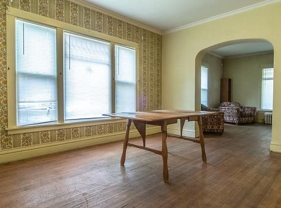 5th image of 818 Glenwood Ave