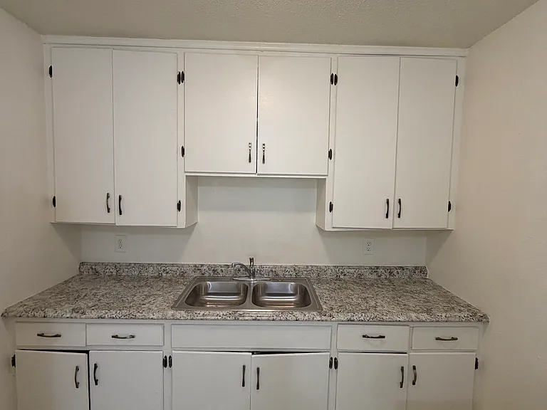 734 N Bond St #5 — Photo 2