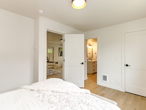 3rd image of 9320 Lexington Ave SW