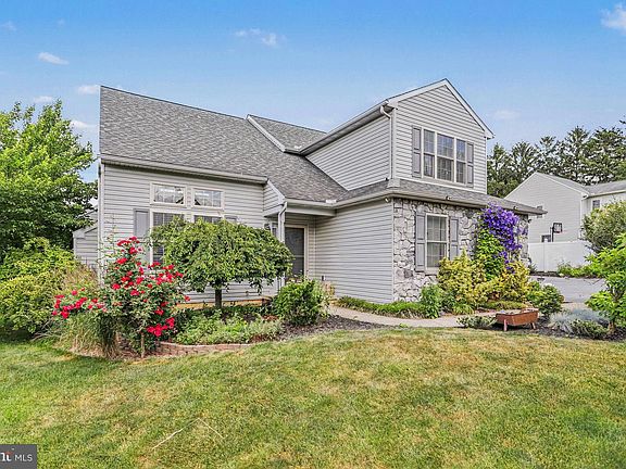 3rd image of 625 Owl Hill Rd