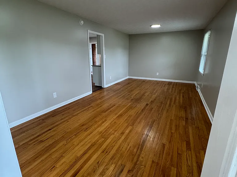 310 Scotland Dr — Photo 7