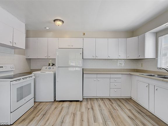4th image of 214 W Victory Rd