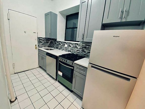 5th image of 361 E 10th St APT 3