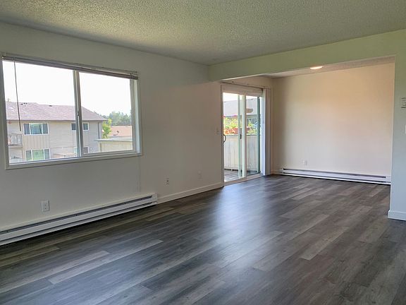 3rd image of 2275 NE Division St APT 12