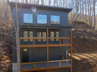 405 Oak Creek Rd, Franklin, NC 28734