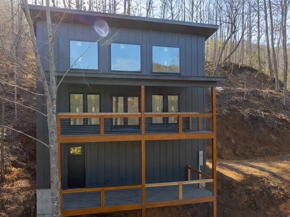 405 Oak Creek Rd, Franklin, NC 28734