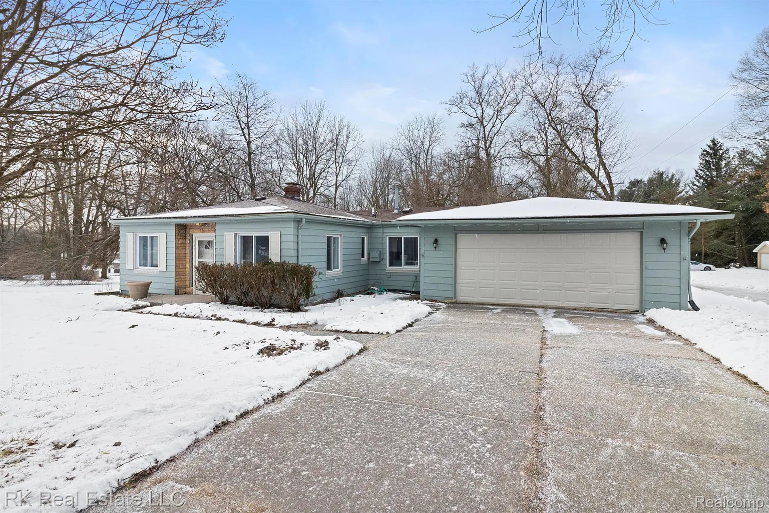 439 Benjamin St photo 1