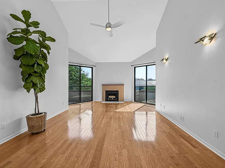 5200 Weslayan St #303 — Photo 10