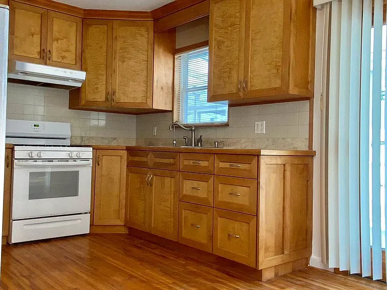 16463 Underhill Ave — Photo 3