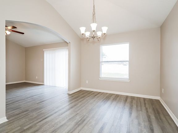 4th image of 2704 Creekfront Dr
