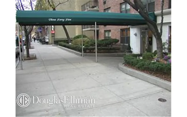Sold by Douglas Elliman | media 25