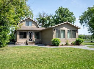403 Riverview Dr SE, Warroad, MN 56763
