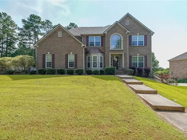 7580 The Lakes Dr, Fairburn, GA 30213