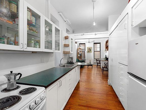 4th image of 25 Leroy St APT 4