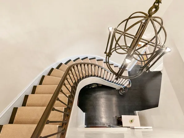 435 East 52nd Street image 9 of 15