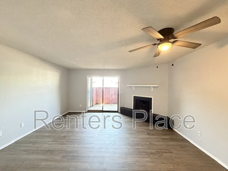 1 bed, 1.0 bath, $900 — Photo 2