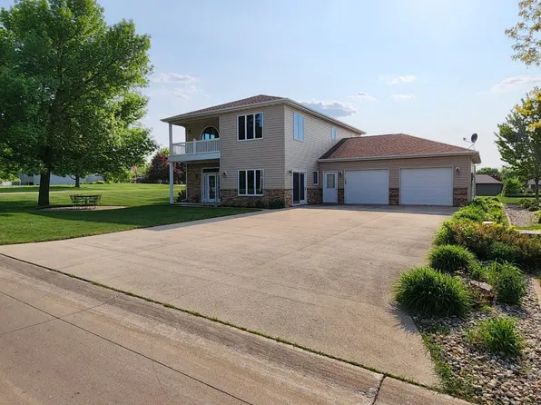 1015 Julia St, Okoboji, IA 51355