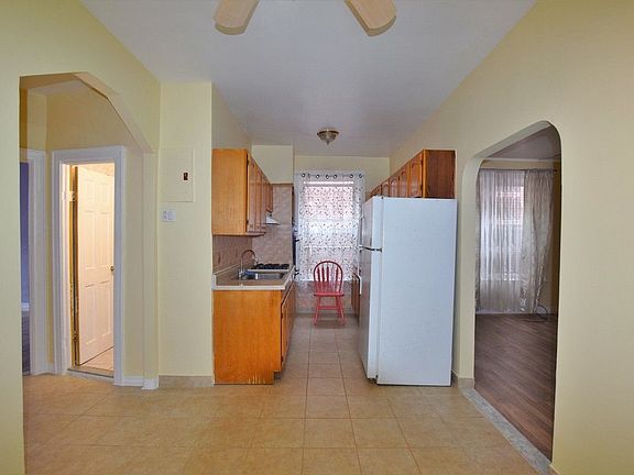 5th image of 6 Angela Dr #2A