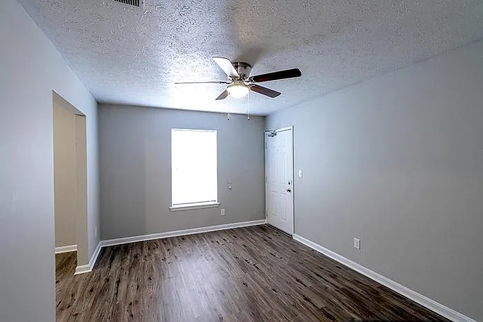 8508 Standing Oak Dr — Photo 9