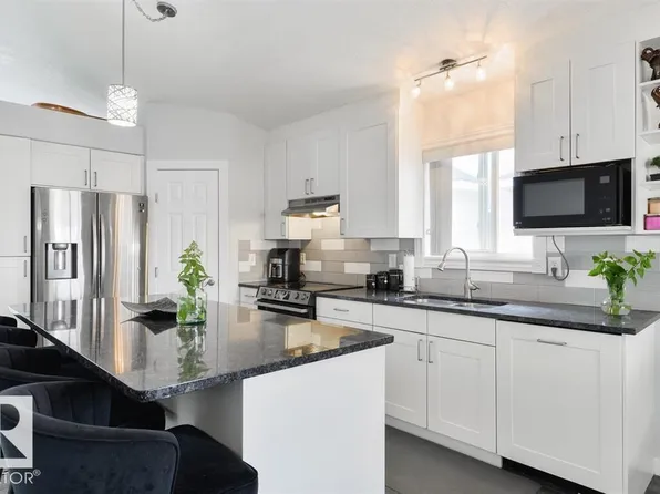 417 Hollick Kenyon Rd NW, Edmonton, AB T5Y 2T9