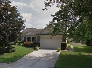 39135 Forest Creek Dr, Westland, MI 48185