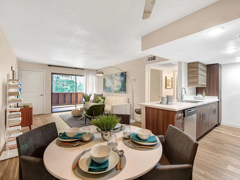The Lexington Apartment Homes — Photo 6
