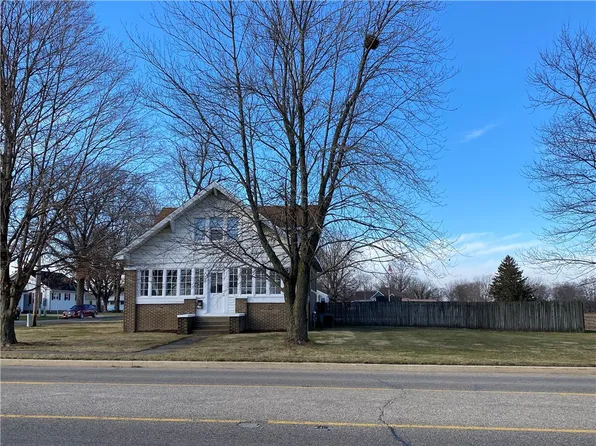 706 N 5th St, Charleston, IL 61920