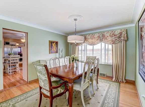 4th image of 1429 Deerpath Ln