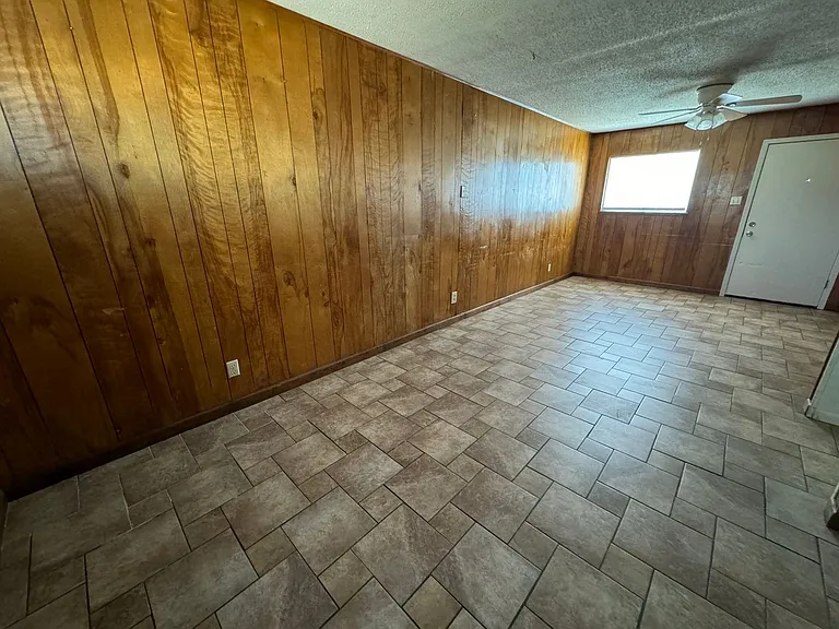 807 W Hallmark Ave — Photo 6