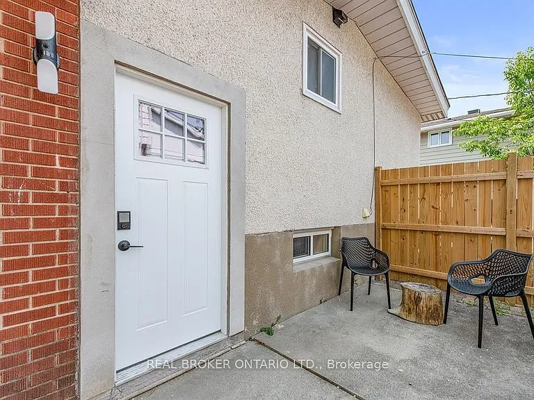 2061 Featherston Dr #2 — Photo 12