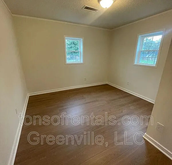 521 W Robinson St — Photo 6
